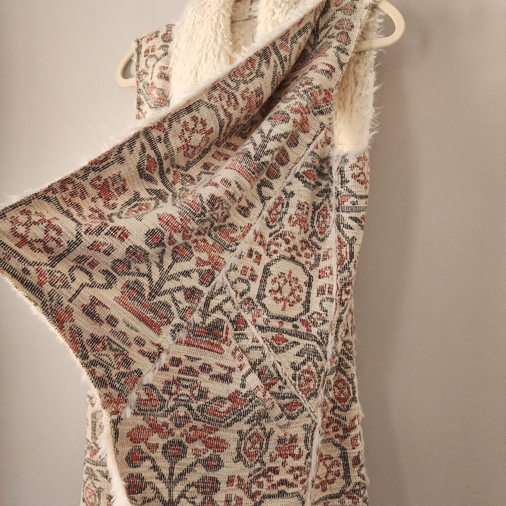 Anthropologie Hei Hei Jacquard Aztec Print Faux Fur Vest Size Large - Picture 5 of 11